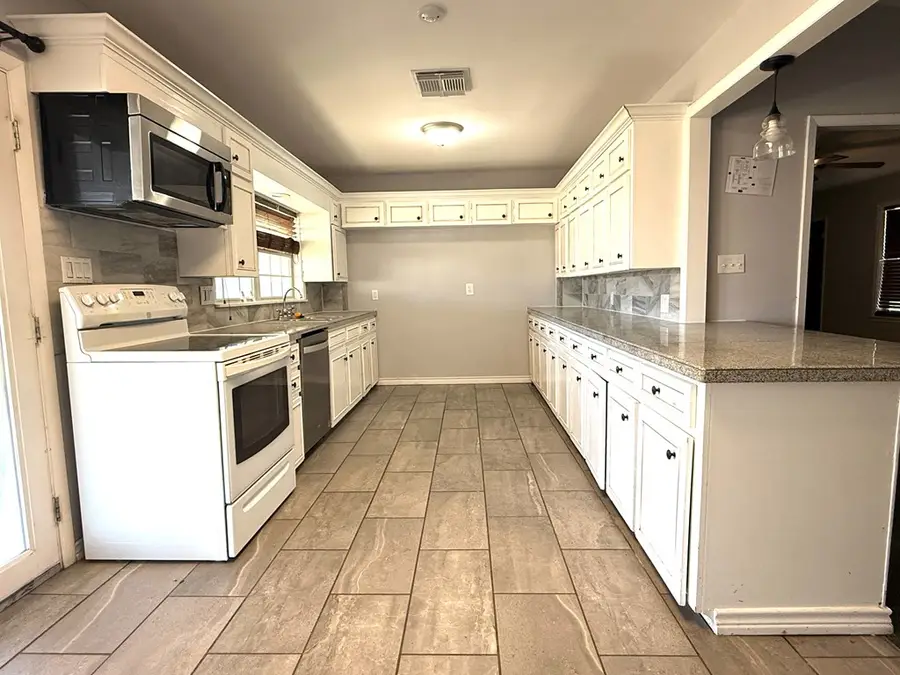 1424 Washington St, Robert Lee, TX 76945 - #2