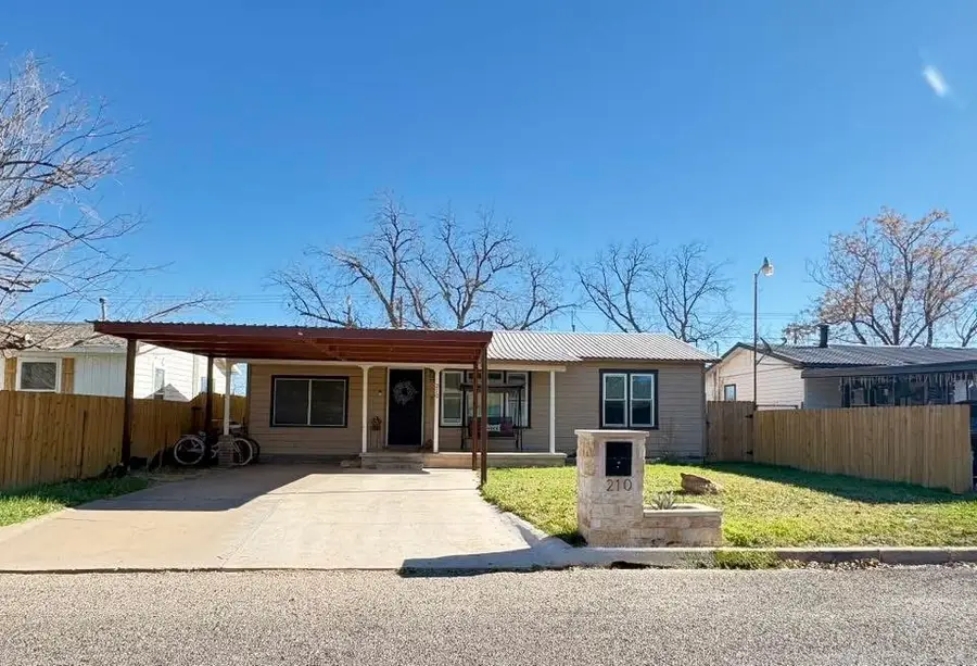 210 St Johns St, San Angelo, TX 76905 - Image #2