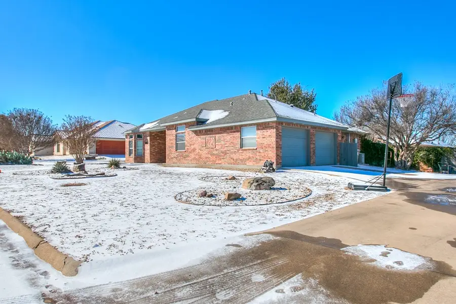 1221 Avondale Ave, San Angelo, TX 76901 - Image #2