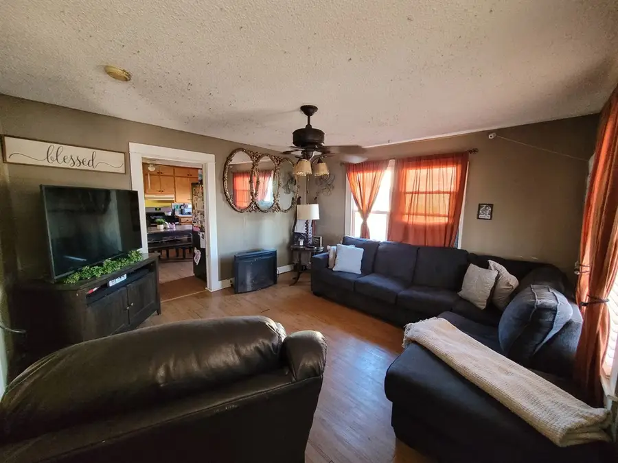 1403 N Broadway St, Ballinger, TX 76821 - #2