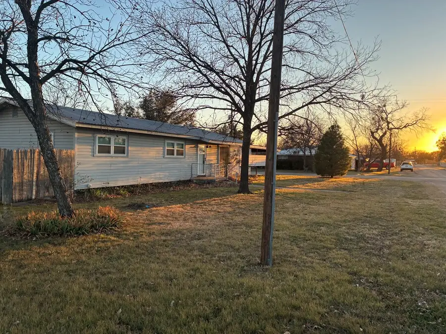 209 W 4th Street, Miles, TX 76861 - #2