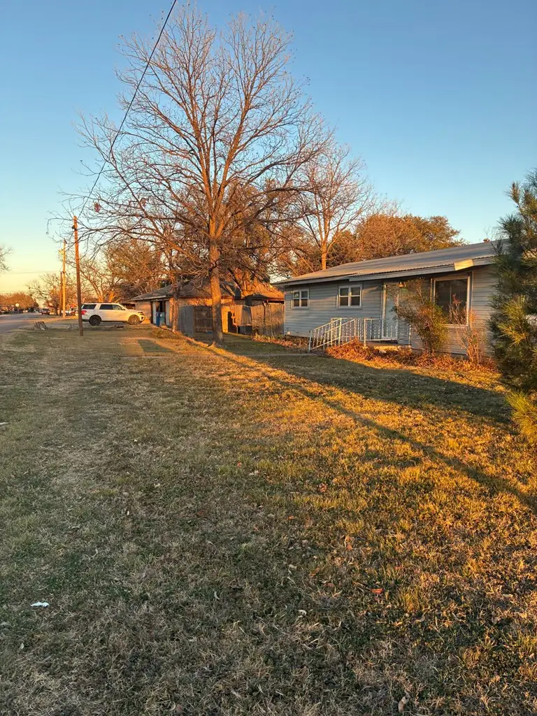 209 W 4th Street, Miles, TX 76861 - #3