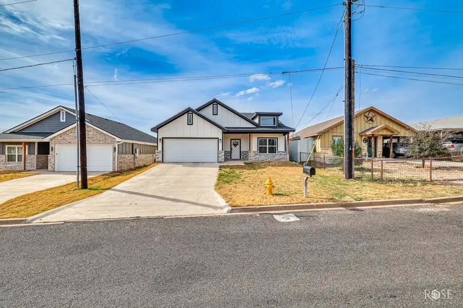 211 S Buchanan St, San Angelo, TX 76903 - #2