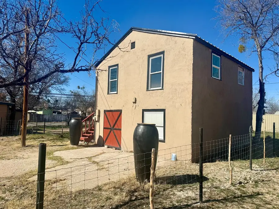 1306 E 17th St, San Angelo, TX 76903 - #3
