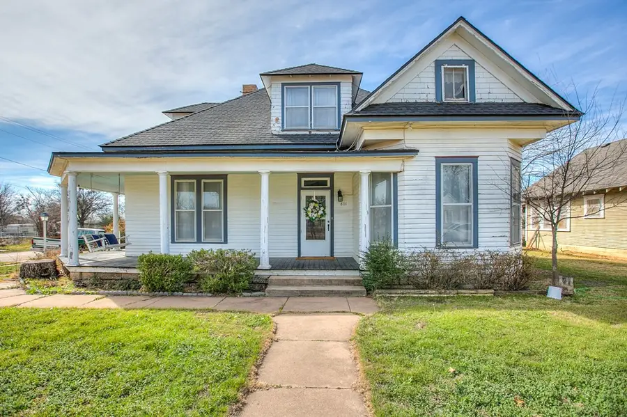 801 N 9th Street, Ballinger, TX 76821 - #3