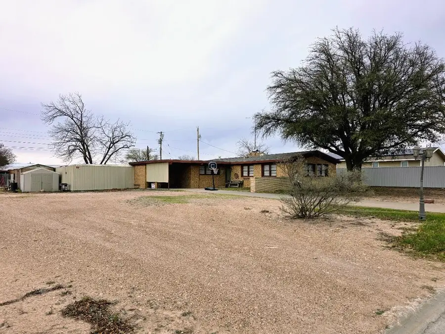 1029 E 7th Street, Big Lake, TX 76932 - #2