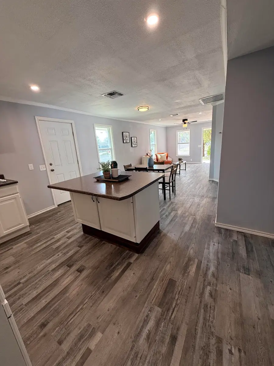 203 E 11th Street, San Angelo, TX 76903 - #2