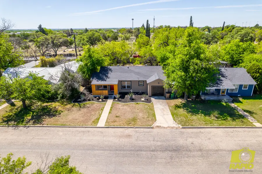925 W Avenue M, San Angelo, TX 76901 - #2