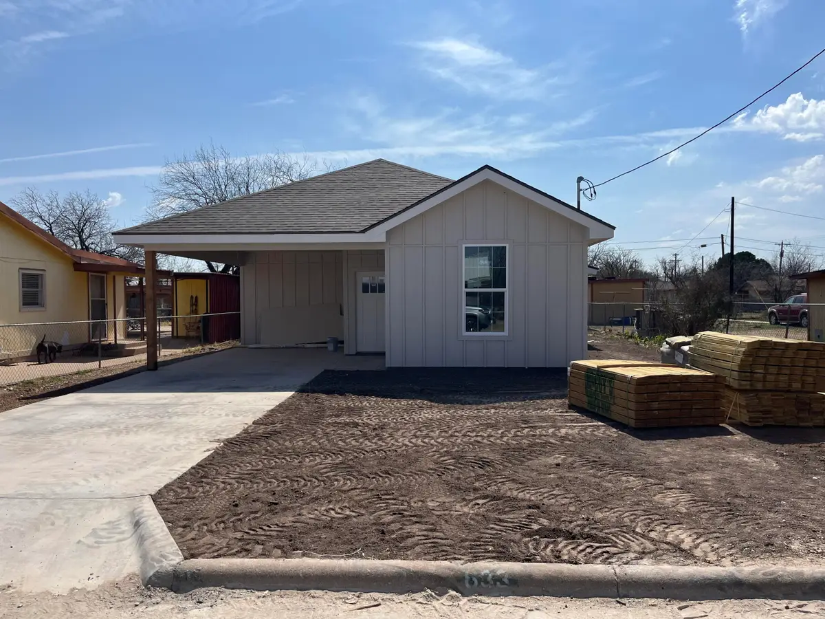 633 W Ave Z, San Angelo, TX 76903 - #1