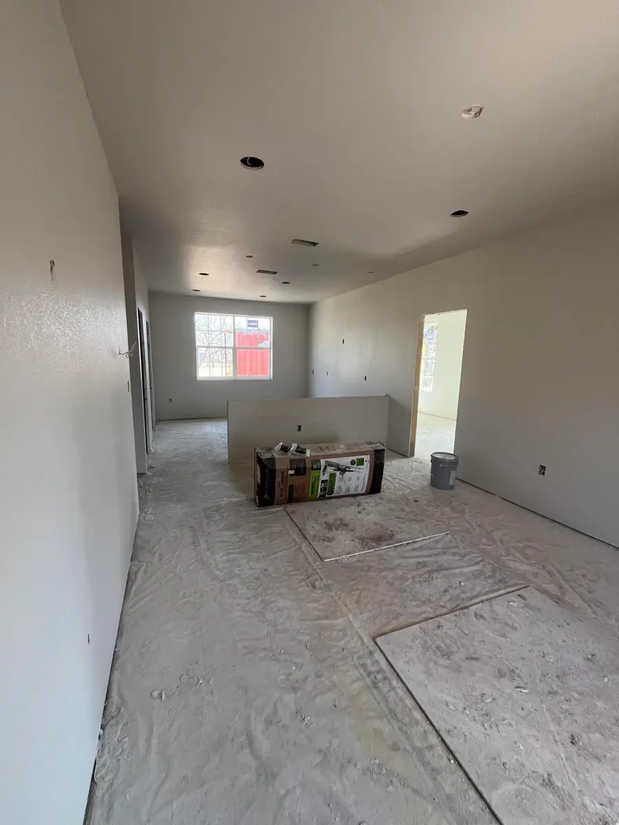 633 W Ave Z, San Angelo, TX 76903 - #2