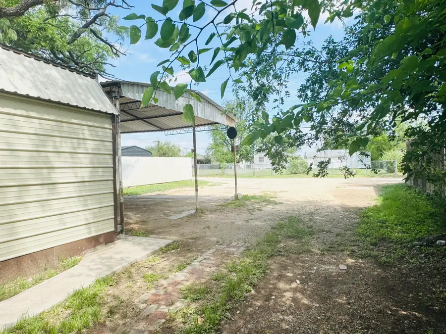1510 E Harris Avenue, San Angelo, TX 76903 - #3