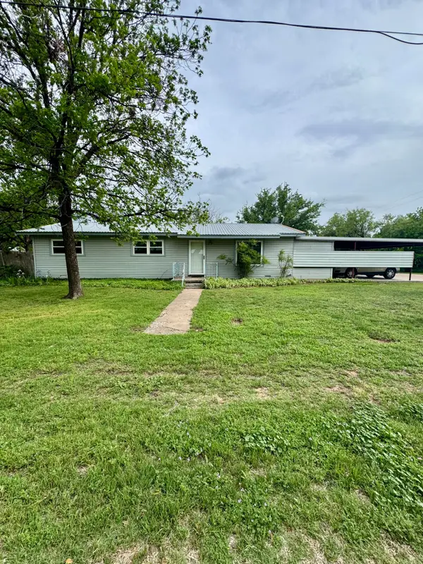 209 W 4th Street, Miles, TX 76861