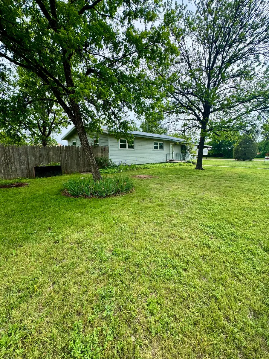 209 W 4th Street, Miles, TX 76861 - #2