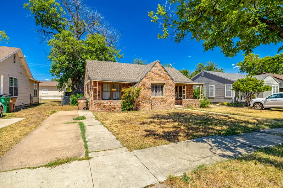 220 N Adams Street, San Angelo, TX 76901 - #2