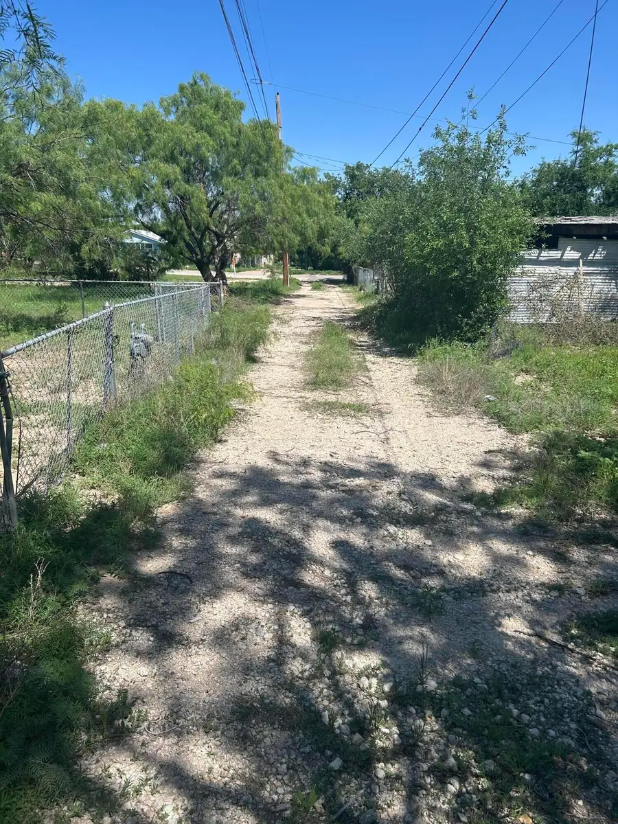 106 W Avenue T, San Angelo, TX 76903 - #2