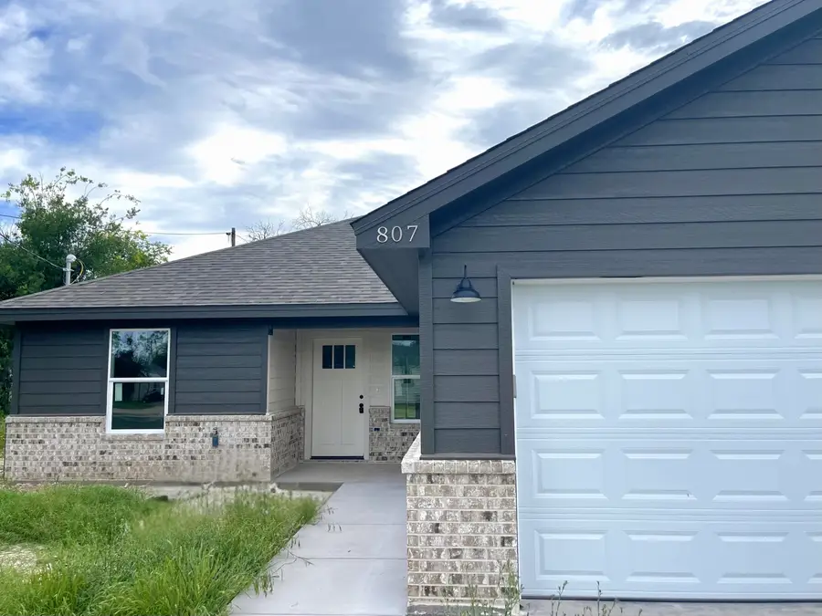 807 N Van Buren Street, San Angelo, TX 76901 - #2