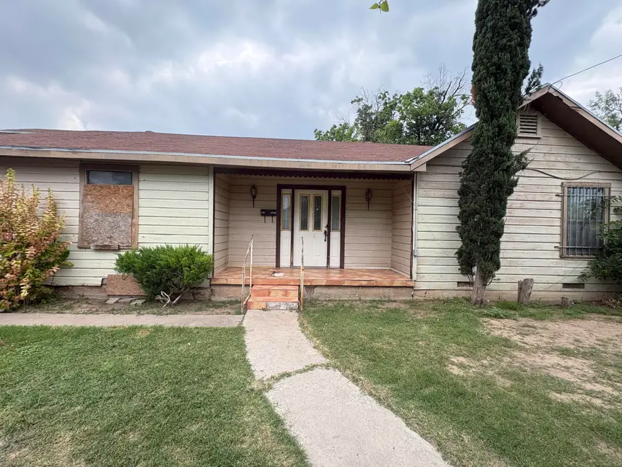 220 N Poe Street, San Angelo, TX 76903 - #2