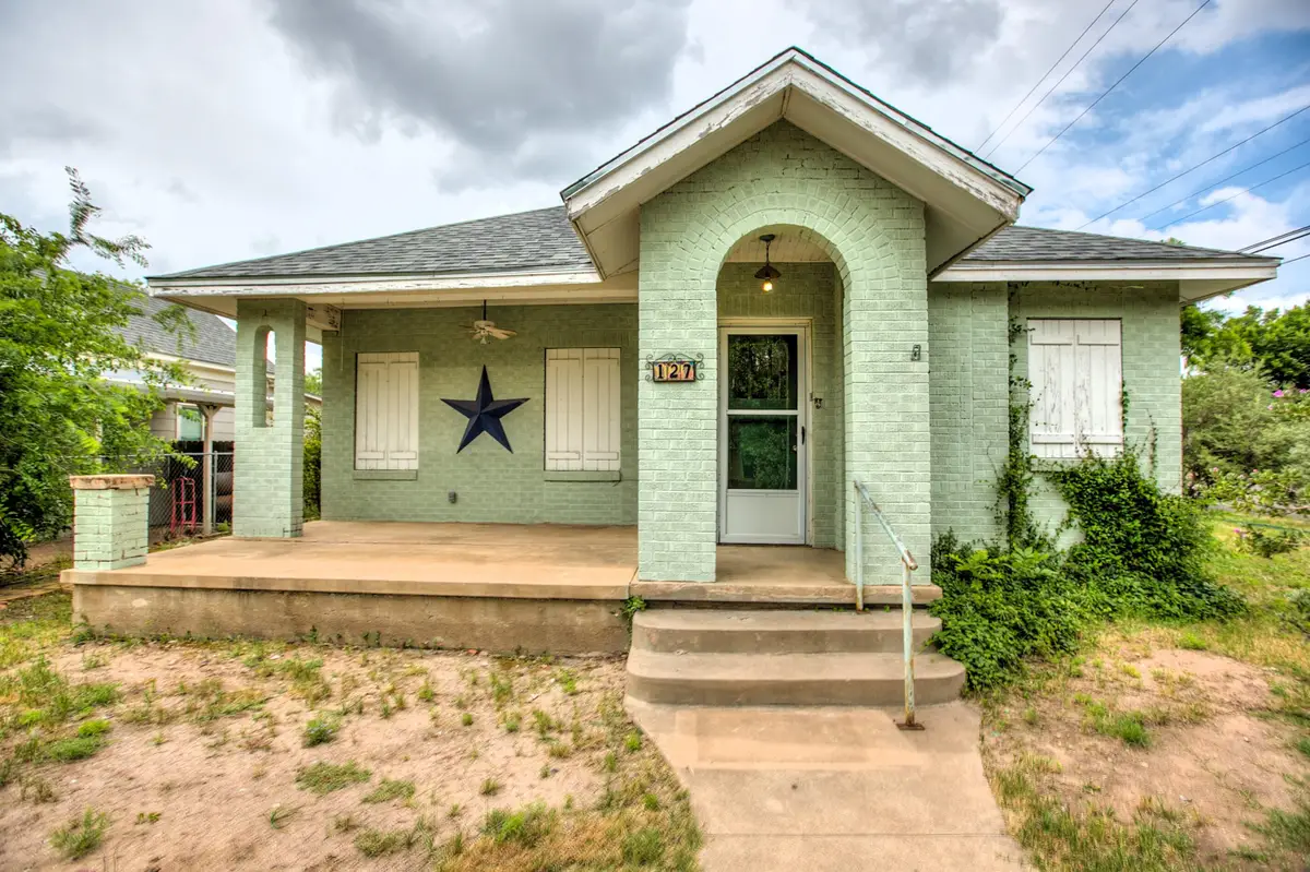 127 W Ave B, San Angelo, TX 76903 - #1