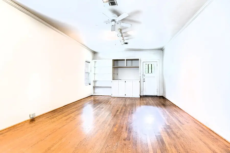 127 W Ave B, San Angelo, TX 76903 - #3