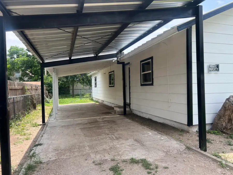 33 E 12th Street, San Angelo, TX 76903 - #2