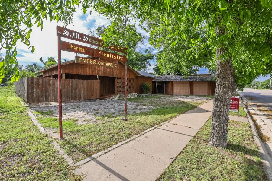 303 Avenue E, Ozona, TX 76943 - #2