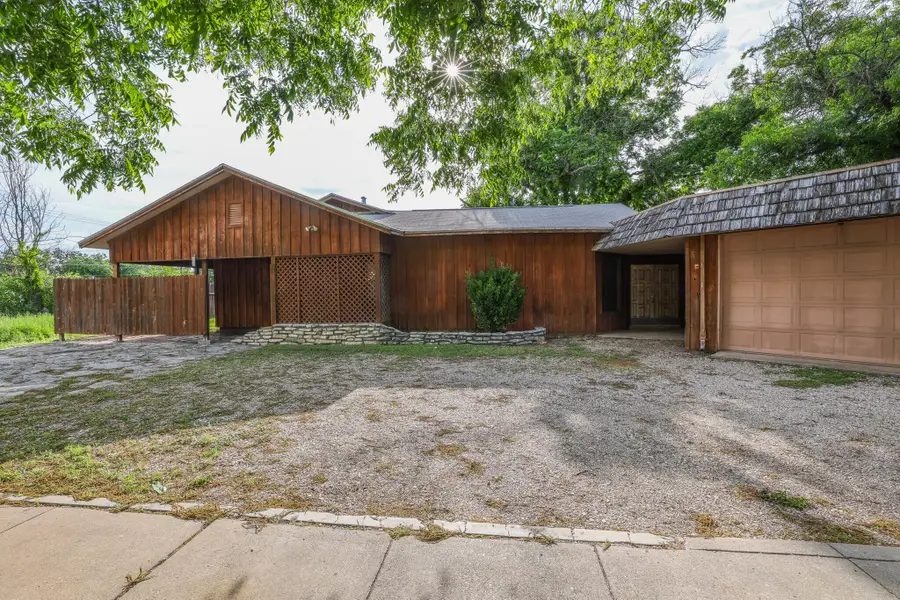 303 Avenue E, Ozona, TX 76943 - #3