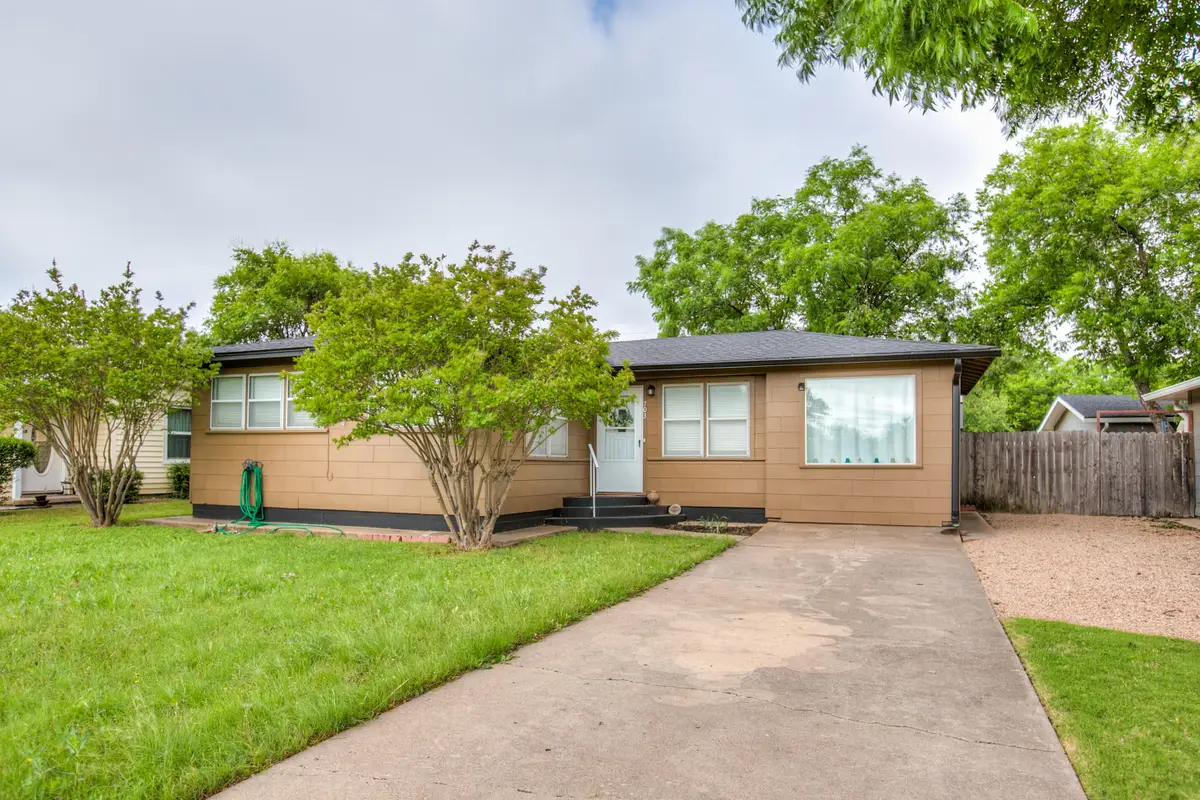 703 N 3rd Street, Ballinger, TX 76821 - #1