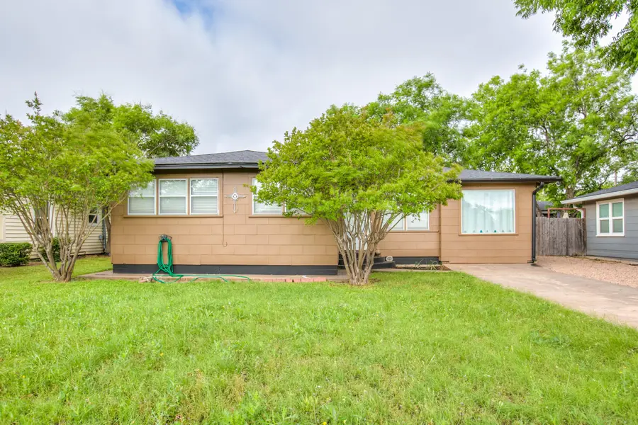 703 N 3rd Street, Ballinger, TX 76821 - #3
