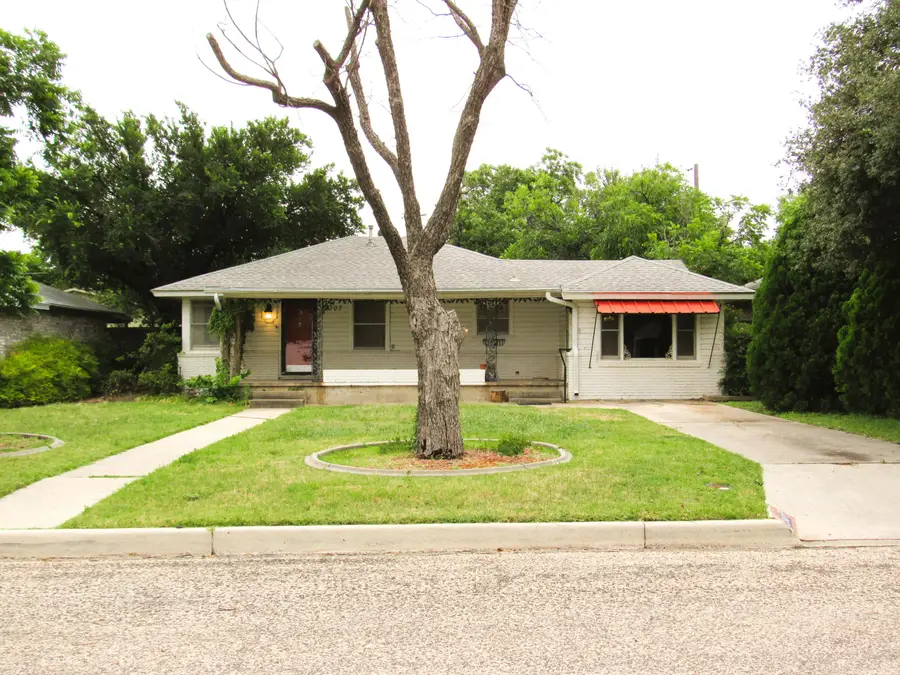 2307 W Twohig Avenue, San Angelo, TX 76901 - #2
