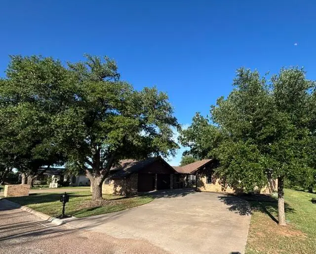 103 Sargent Avenue, Ballinger, TX 76821 - #2