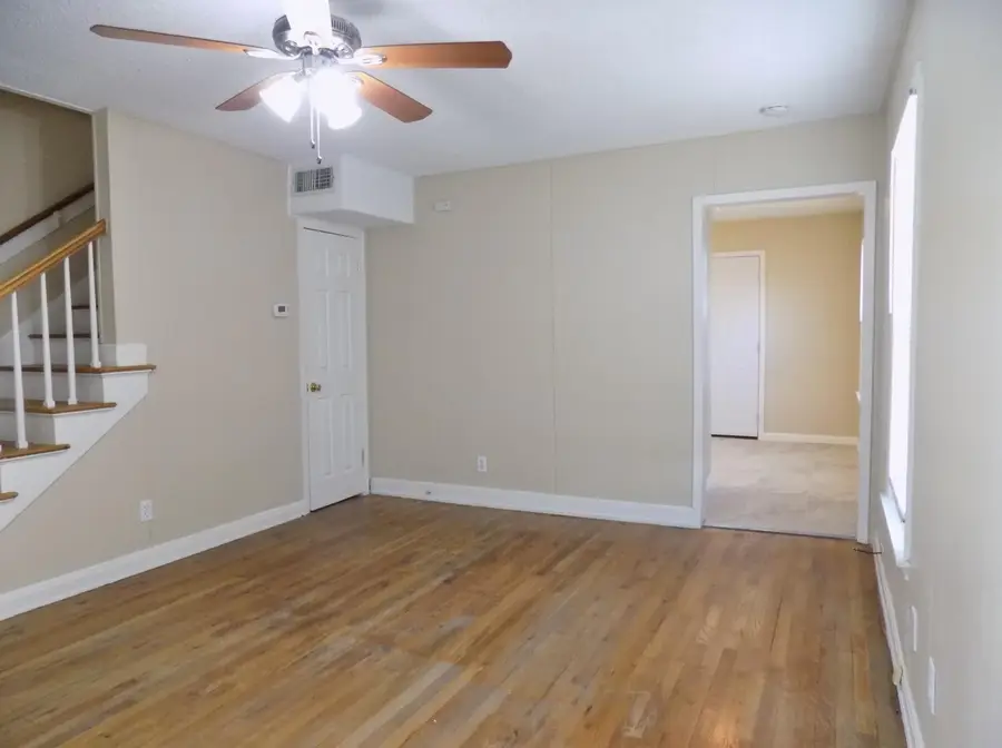 330 W Avenue C, San Angelo, TX 76903 - #2