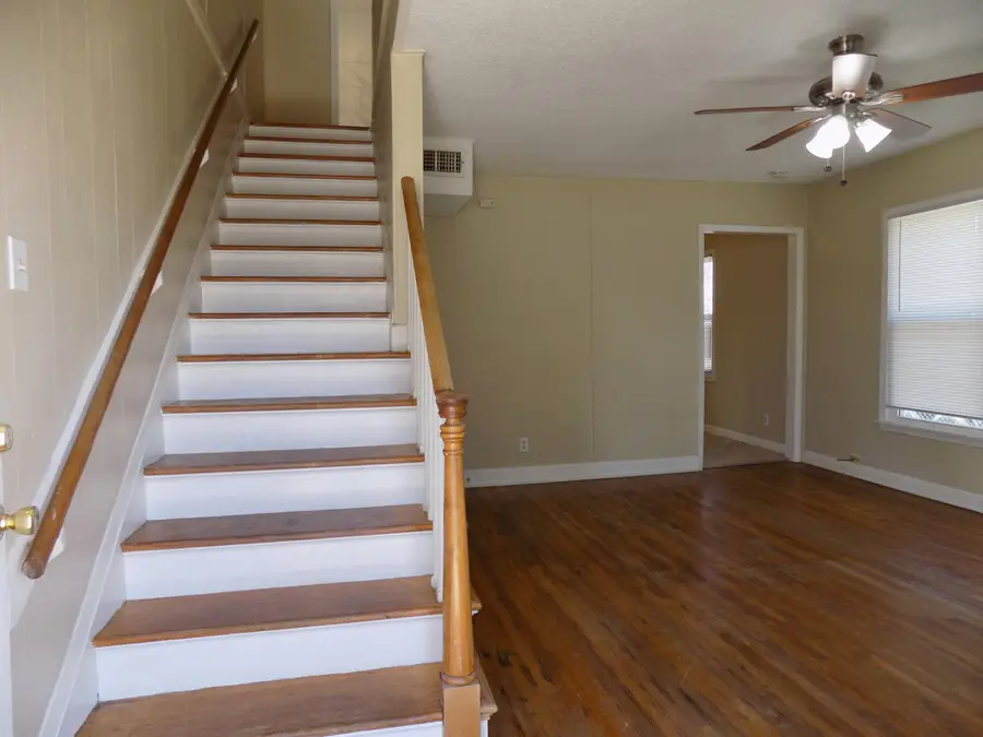 330 W Avenue C, San Angelo, TX 76903 - #3