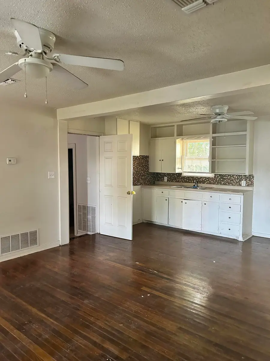 18 W 37th Street, San Angelo, TX 76903 - #2