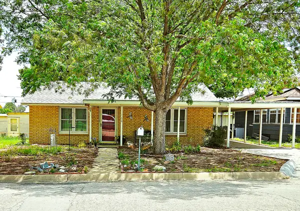 1106 N Maryland Avenue, Big Lake, TX 76932