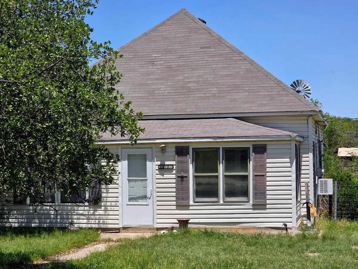 112 W Fleming Avenue, Mertzon, TX 76941 - #1