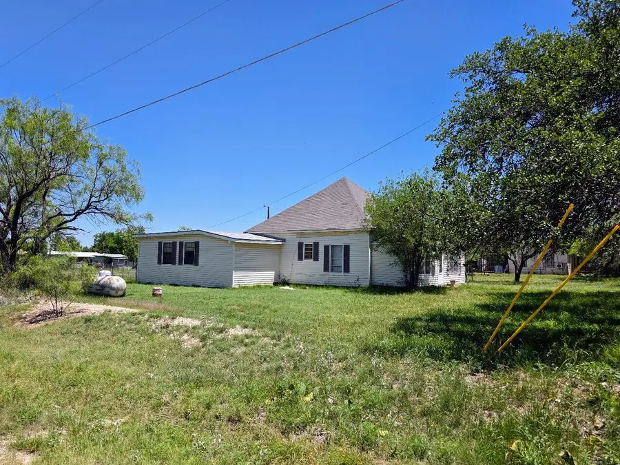 112 W Fleming Avenue, Mertzon, TX 76941 - #2