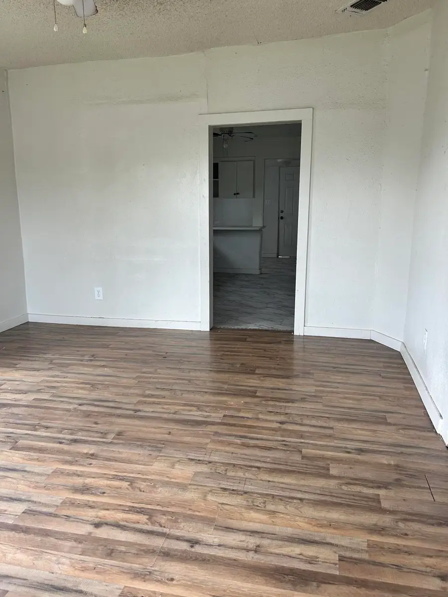 204 E 11th Street, San Angelo, TX 76903 - #2