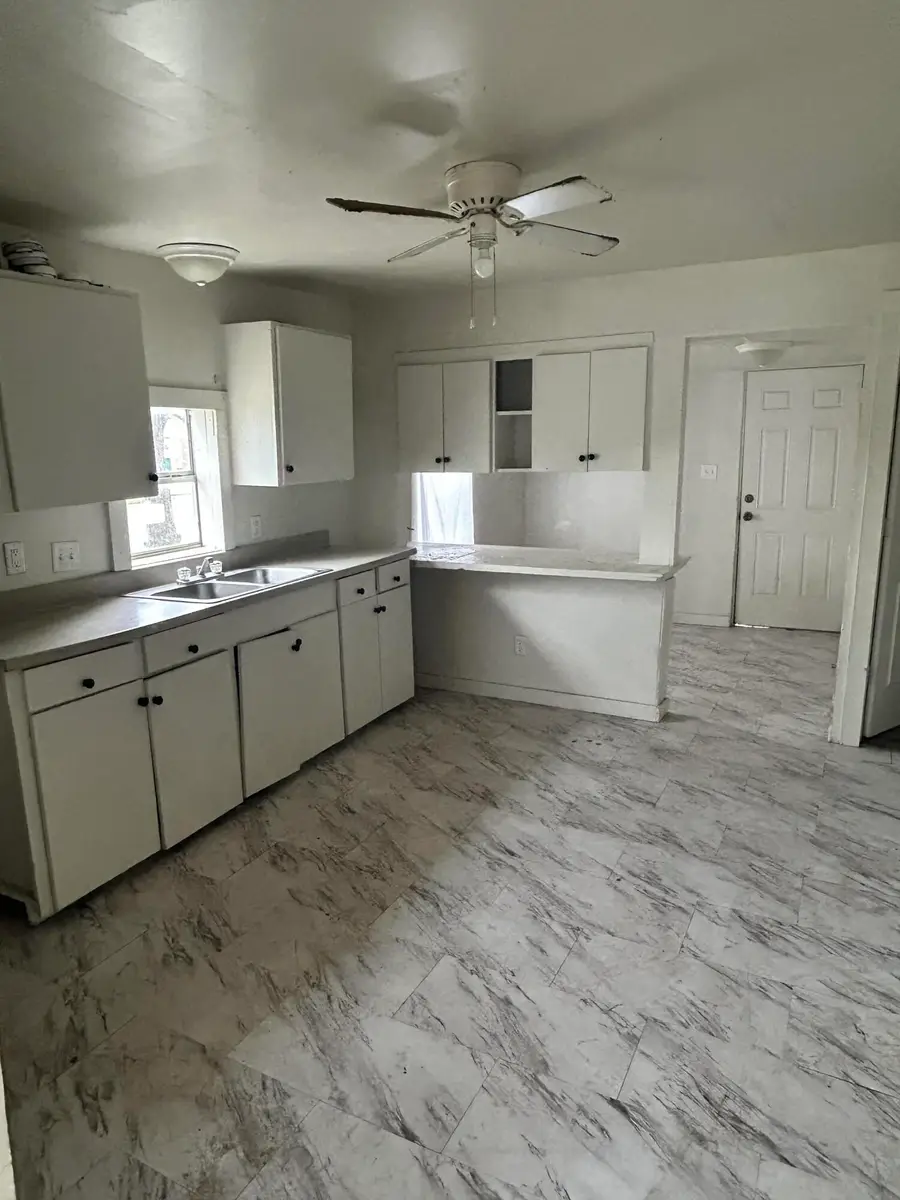 204 E 11th Street, San Angelo, TX 76903 - #3