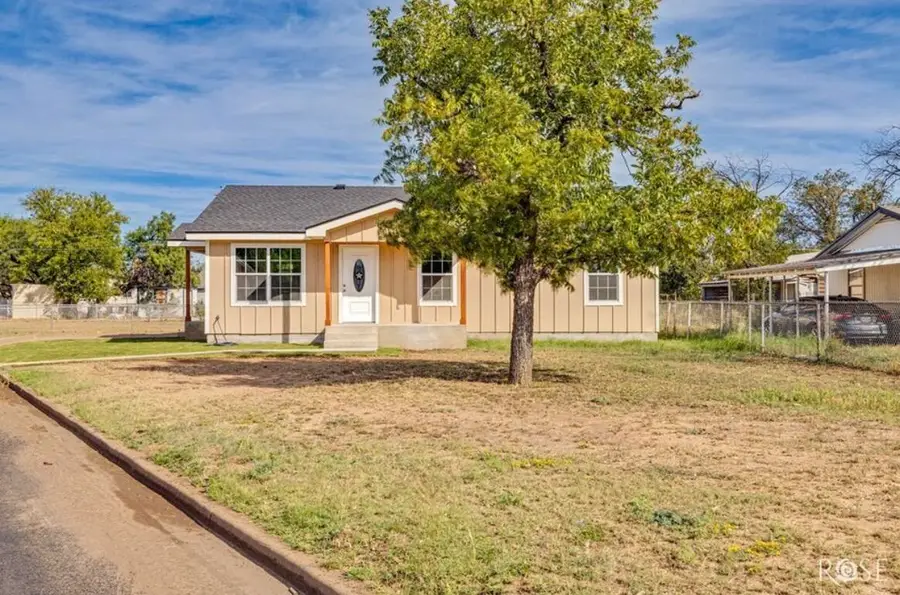 304 E 22nd Street, San Angelo, TX 76903 - #2