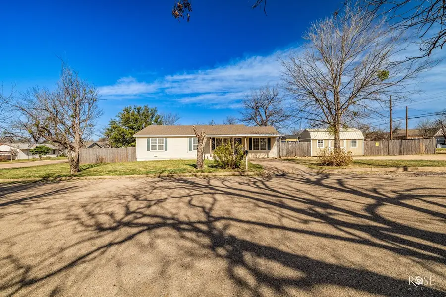 408 Murrell Avenue, Ballinger, TX 76821 - #3