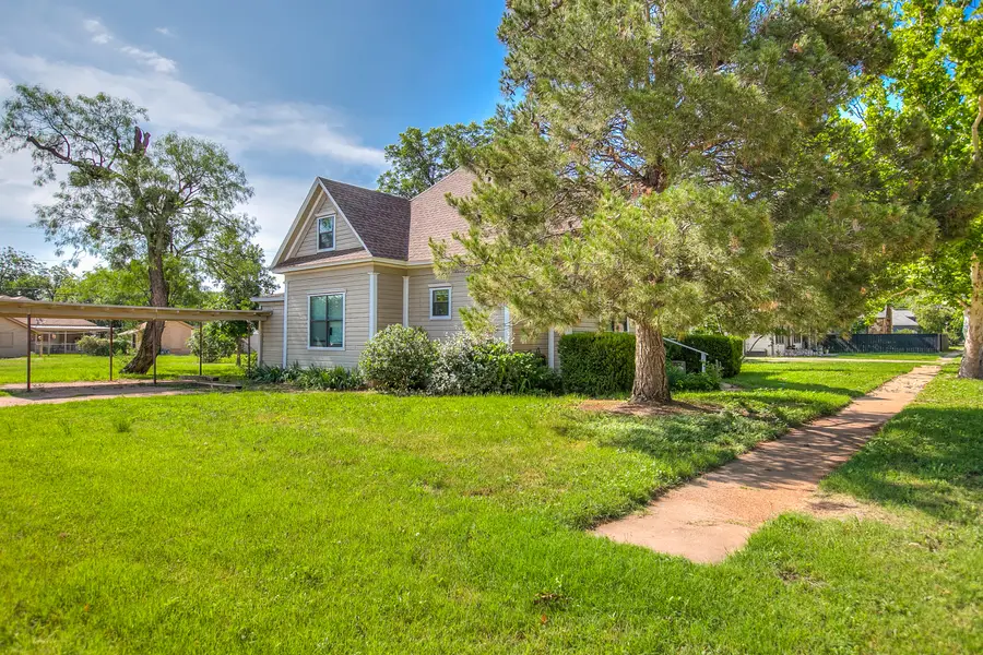 301 S Washington Street, Bronte, TX 76933 - #2