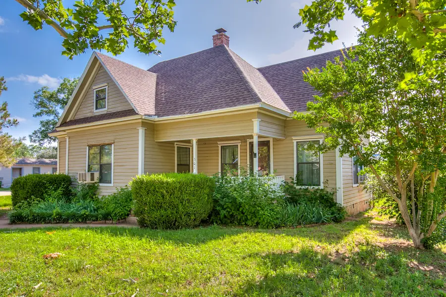 301 S Washington Street, Bronte, TX 76933 - #3