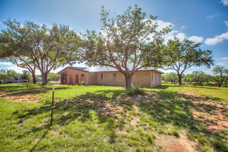 207 Briarwood Drive, Bronte, TX 76933 - #2