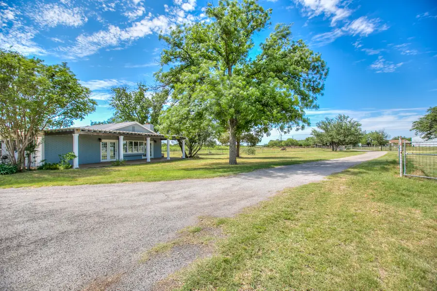 3205 Country Club Road, San Angelo, TX 76904 - #2