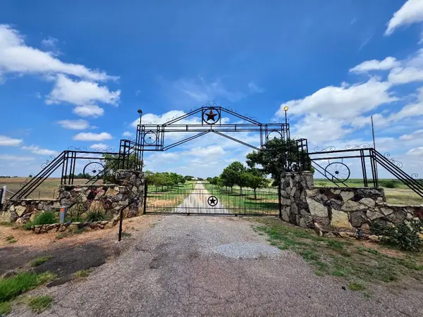 731 Tinker Road, Quanah, TX 79252