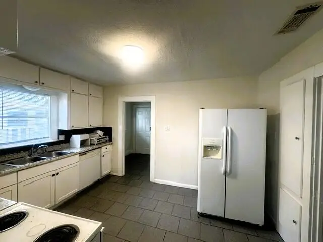 408 N Van Buren Street, San Angelo, TX 76901 - #2