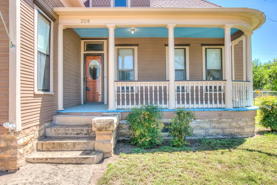308 N 6th Street, Ballinger, TX 76821 - #2