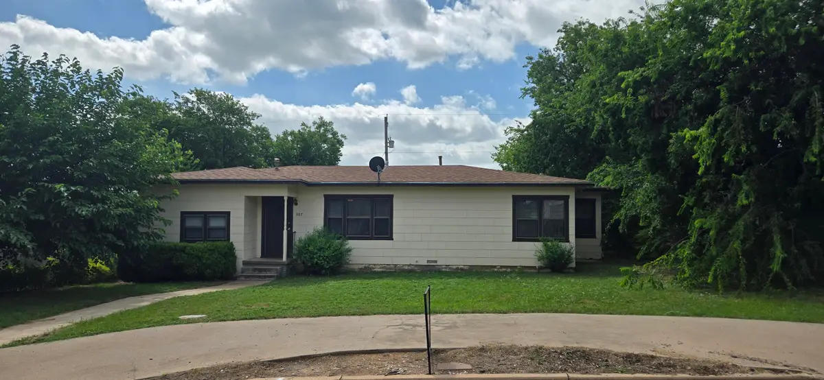 307 Pou Avenue, Ballinger, TX 76821 - #1