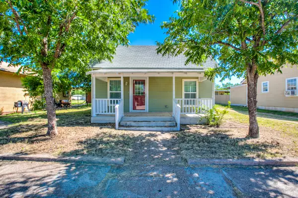 1210 N 8th Street, Ballinger, TX 76821