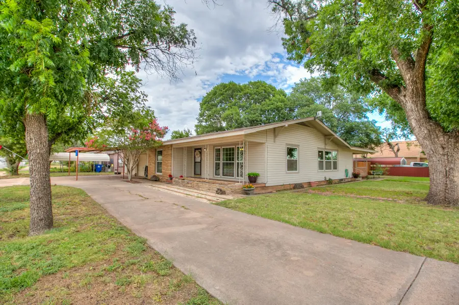 323 S State Street, Bronte, TX 76933 - #2